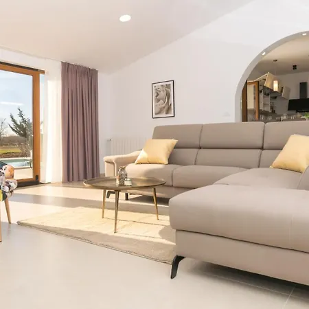 Villa Mattuzzi By Guide Loborika